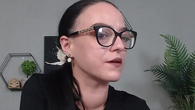 IzabelllNoir online show from May 15, 6:06 pm