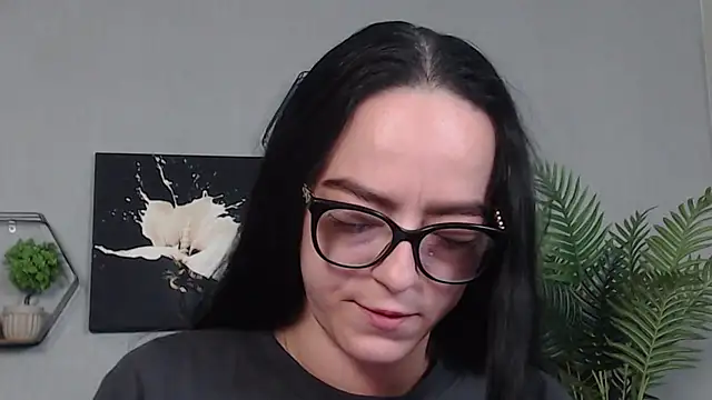 IzabelllNoir online show from April 24, 9:00 am