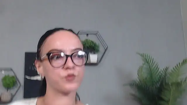 IzabelllNoir online show from May 24, 8:09 pm