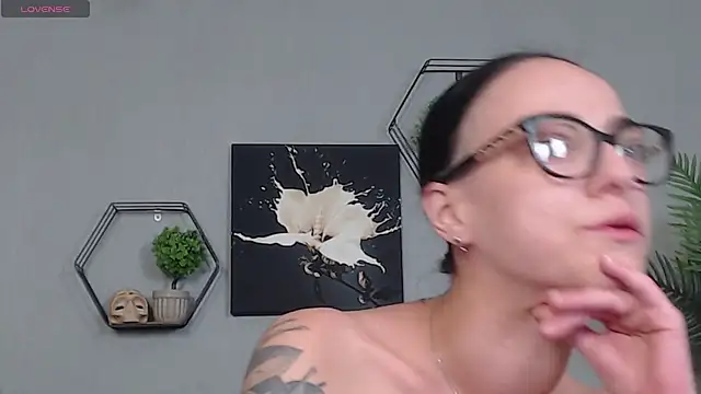 IzabelllNoir online show from March 29, 6:04 am