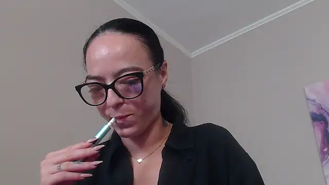 Snapshot of IzabelllNoir chatting on July 18, 8:56 am IzabelllNoir online show from July 18, 8:56 am