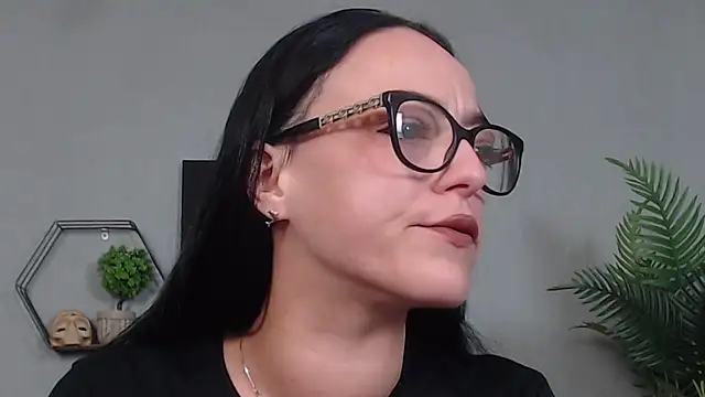 IzabelllNoir online show from May 3, 9:03 am