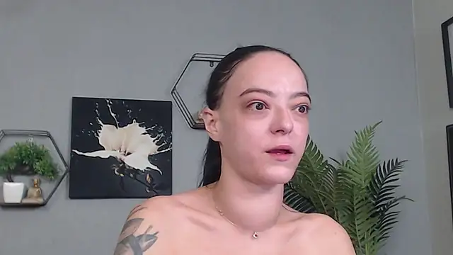 IzabelllNoir online show from February 14, 7:30 am