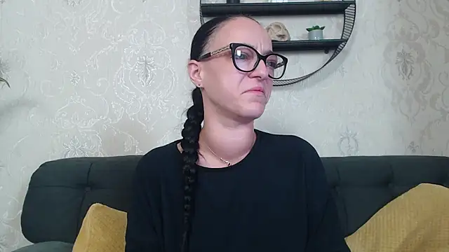 IzabelllNoir online show from November 29, 6:24 am