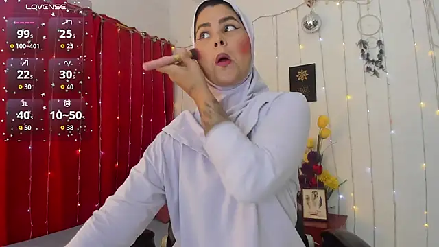 Snapshot of AishaAmin_ chatting on January 12, 12:12 pm AishaAmin online show from January 12, 12:12 pm