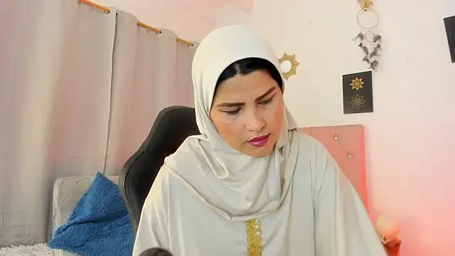 AishaAmin  online show from June 27, 12:22 pm