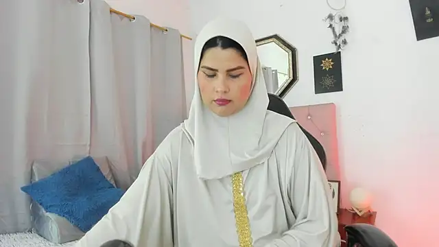 AishaAmin  online show from July 17, 12:13 pm