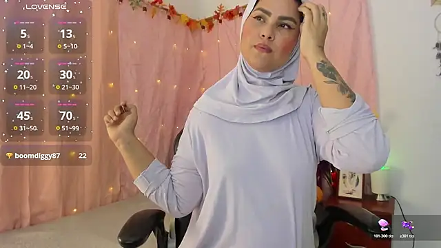 Snapshot of AishaAmin_ chatting on February 6, 12:23 pm AishaAmin online show from February 6, 12:23 pm