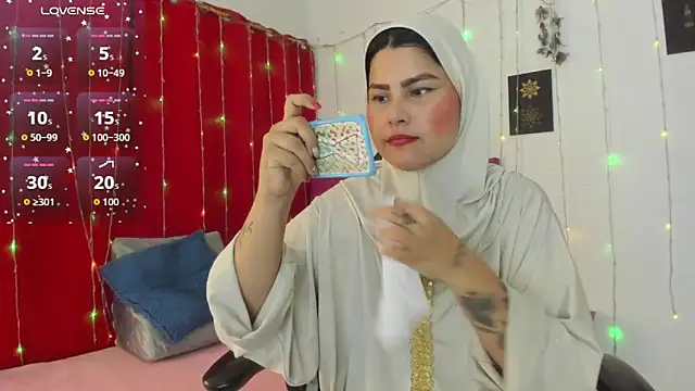 AishaAmin  online show from May 29, 12:33 pm
