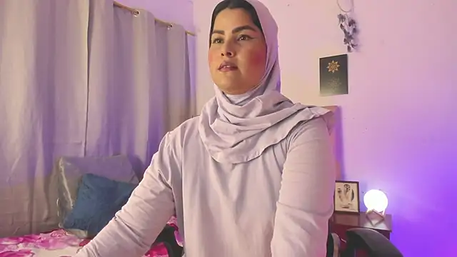 AishaAmin  online show from June 10, 12:28 pm