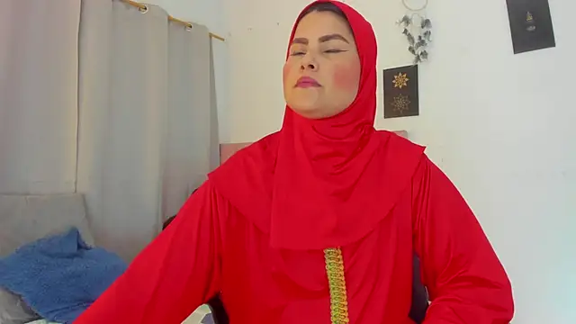 AishaAmin  online show from June 17, 12:15 pm