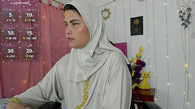 Snapshot of AishaAmin_ chatting on March 3, 12:17 pm AishaAmin online show from March 3, 12:17 pm