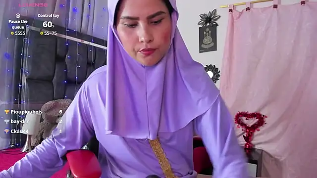 Snapshot of AishaAmin_ chatting on September 13, 3:06 am AishaAmin online show from September 13, 3:06 am