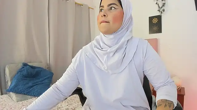 AishaAmin  online show from July 7, 12:09 pm