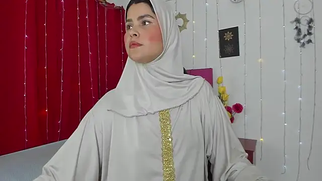 Snapshot of AishaAmin_ chatting on March 6, 3:56 pm AishaAmin online show from March 6, 3:56 pm