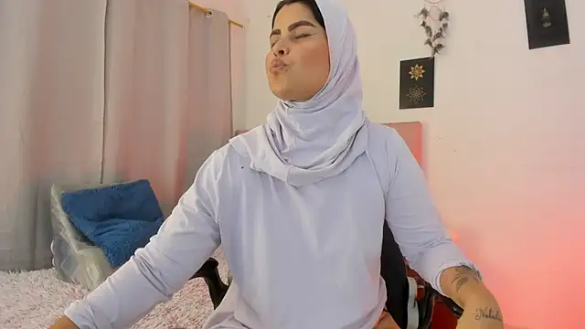 AishaAmin  online show from June 26, 12:11 pm