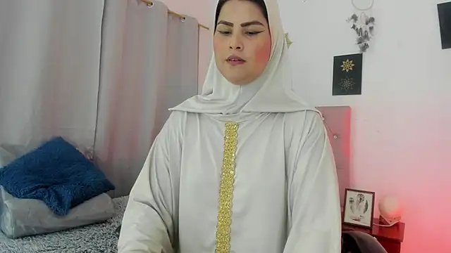 AishaAmin  online show from June 20, 12:10 pm