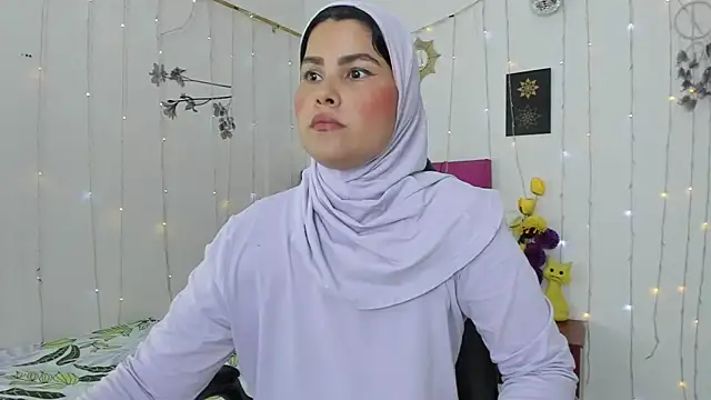 Snapshot of AishaAmin_ chatting on March 4, 12:12 pm AishaAmin online show from March 4, 12:12 pm