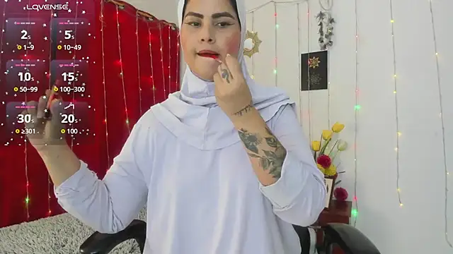 AishaAmin  online show from April 23, 12:29 pm