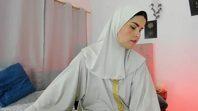 AishaAmin  online show from July 2, 12:22 pm