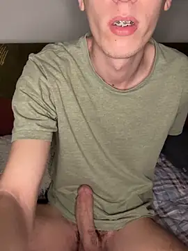 Snapshot of alexyourboy chatting on February 28, 11:04 pm alexyourboy online show from February 28, 11:04 pm