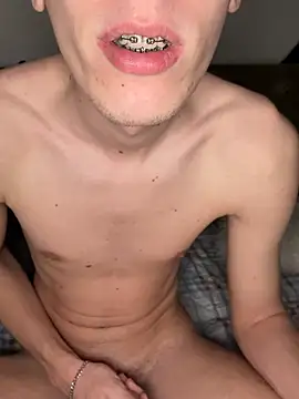 Snapshot of alexyourboy chatting on February 15, 10:30 pm alexyourboy online show from February 15, 10:30 pm