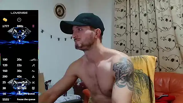 Snapshot of cuple_hoot_ chatting on October 29, 6:12 am cuple hoot  online show from October 29, 6:12 am