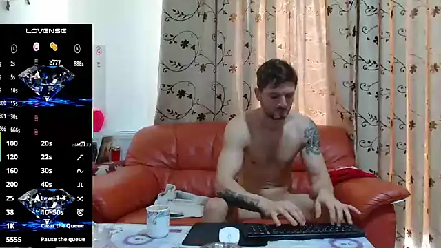 Snapshot of cuple_hoot_ chatting on October 28, 8:02 am cuple hoot  online show from October 28, 8:02 am