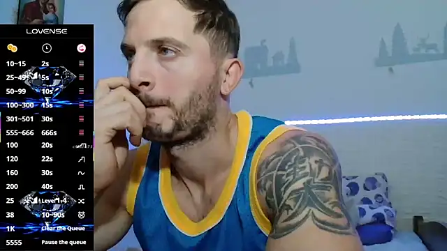 Snapshot of cuple_hoot_ chatting on October 4, 3:35 pm cuple hoot  online show from October 4, 3:35 pm