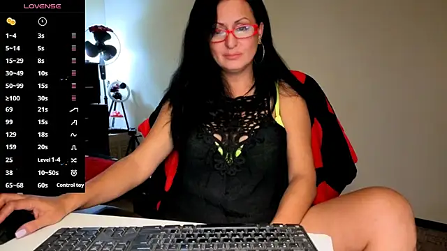 Snapshot of YourDreamLoverr chatting on October 25, 10:32 pm YourDreamLoverr online show from October 25, 10:32 pm