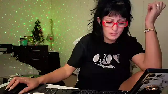 YourDreamLoverr online show from December 22, 12:11 am