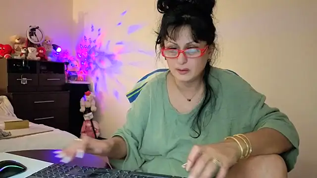 Snapshot of YourDreamLoverr chatting on November 30, 12:33 am YourDreamLoverr online show from November 30, 12:33 am