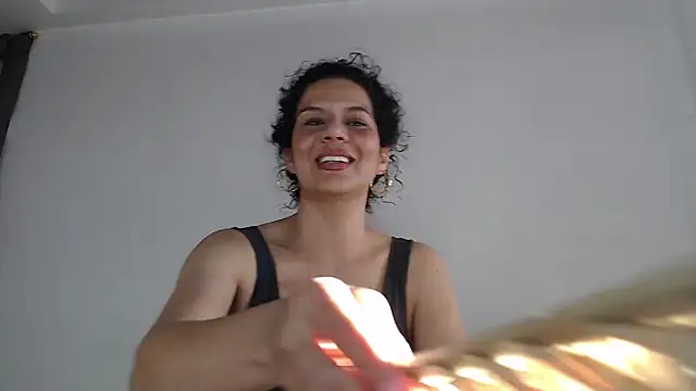 Snapshot of Sharickleon11 chatting on June 24, 10:29 pm Sharickleon11 online show from June 24, 10:29 pm
