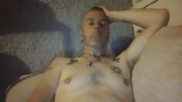 Snapshot of SHARPSkinhead chatting on July 11, 9:59 pm SHARPSkinhead online show from July 11, 9:59 pm