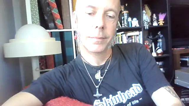 Snapshot of SHARPSkinhead chatting on June 27, 9:26 am SHARPSkinhead online show from June 27, 9:26 am