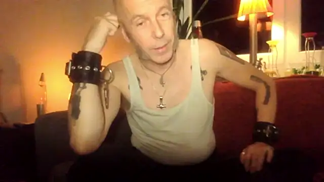 SHARPSkinhead online show from October 24, 10:42 pm