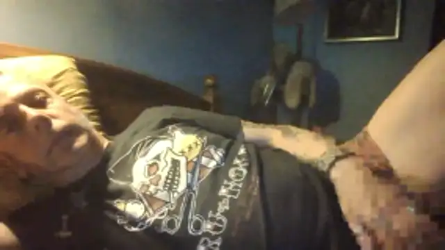 Snapshot of SHARPSkinhead chatting on June 18, 10:04 pm SHARPSkinhead online show from June 18, 10:04 pm