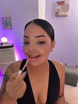 Snapshot of Sara_LipsX chatting on February 15, 11:14 pm Sara LipsX online show from February 15, 11:14 pm