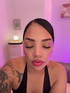 Snapshot of Sara_LipsX chatting on February 25, 1:28 am Sara LipsX online show from February 25, 1:28 am