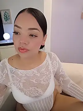 Sara LipsX online show from April 12, 8:45 pm