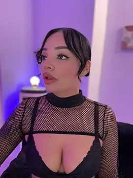 Snapshot of Sara_LipsX chatting on February 7, 12:40 am Sara LipsX online show from February 7, 12:40 am