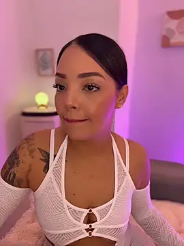 Snapshot of Sara_LipsX chatting on February 24, 1:50 am Sara LipsX online show from February 24, 1:50 am