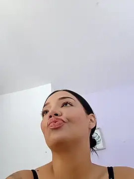 Sara LipsX online show from September 12, 7:35 pm