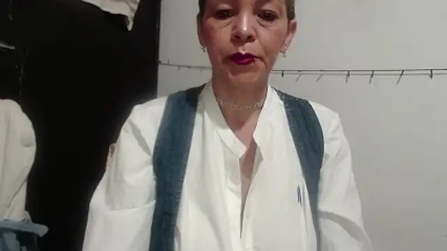 Snapshot of electra-mommy chatting on June 16, 7:52 am electra-mommy online show from June 16, 7:52 am