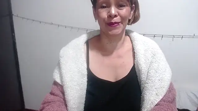 Snapshot of electra-mommy chatting on June 27, 12:22 pm electra-mommy online show from June 27, 12:22 pm