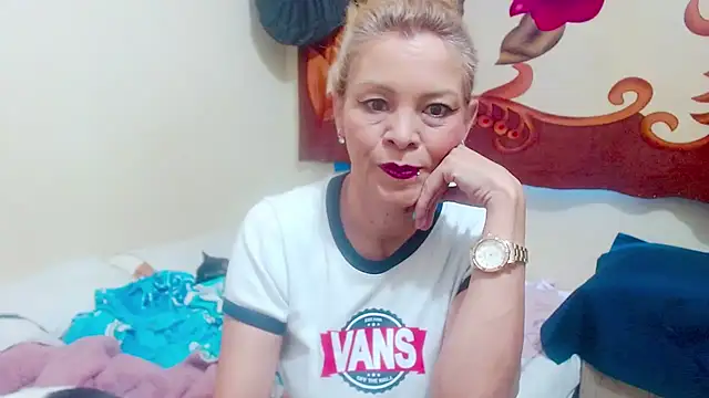 Snapshot of electra-mommy chatting on October 10, 12:28 pm electra-mommy online show from October 10, 12:28 pm