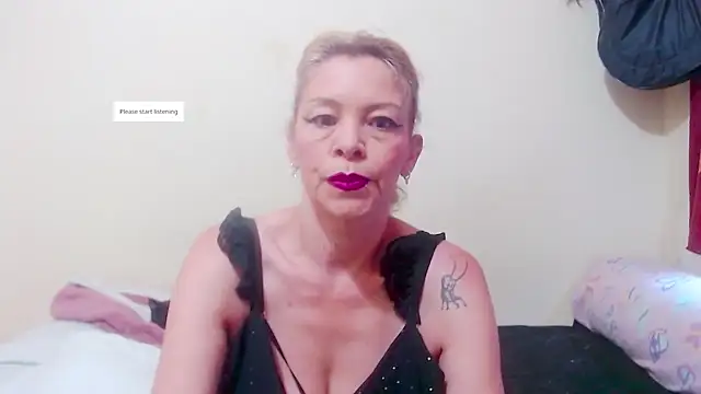 Snapshot of electra-mommy chatting on October 15, 12:13 pm electra-mommy online show from October 15, 12:13 pm