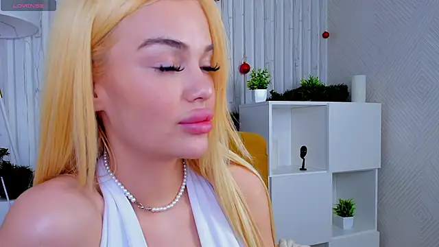 Snapshot of Angel_Sapphire_ chatting on January 18, 3:05 pm Angel Sapphire online show from January 18, 3:05 pm