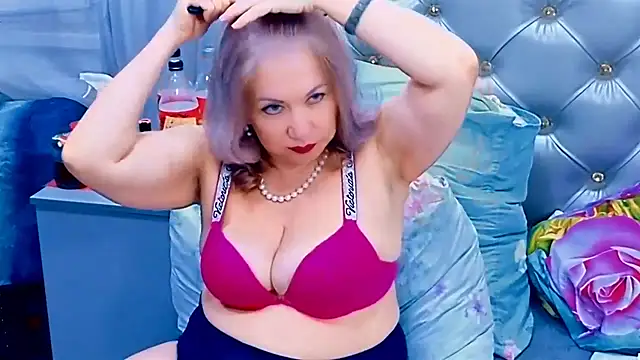Snapshot of Hornystepmom29 chatting on June 5, 10:59 pm Hornystepmom29 online show from June 5, 10:59 pm