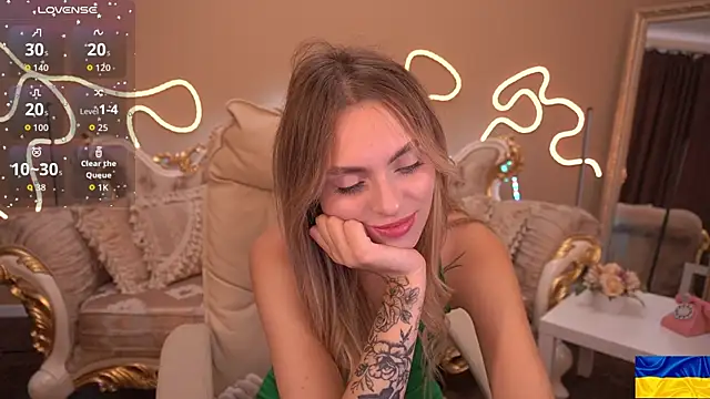 Snapshot of ChloeBrightt chatting on October 3, 8:21 pm ChloeBrightt online show from October 3, 8:21 pm